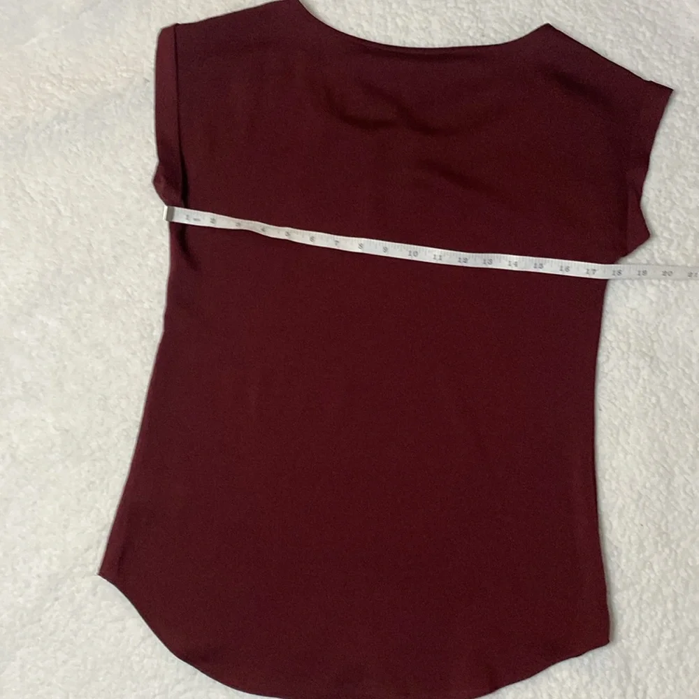 Express Cross Front Keyhole Blouse - Picture 5 of 5
